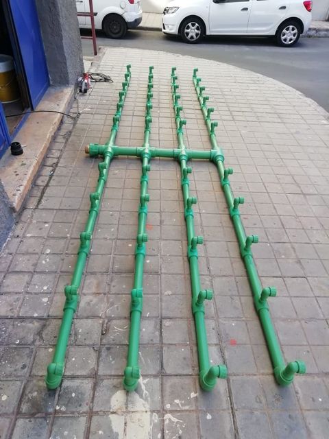 Carmelo Castellano tuberías en la calle